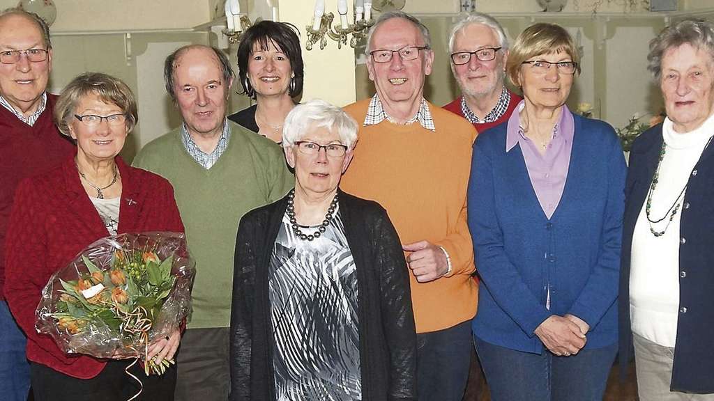 Nach Verabschiedung und Vorstandswahlen: Helfried Wodtke, Annefried Meyer, Cord-Hilmer Isern, die CDU-Bundestagsabgeordnete Astrid Grotelschen, Charlotte Diekmann, Dieter Kieselhorst, Fred Bchau, Erika Pflugradt und Ute Rhode (von links).